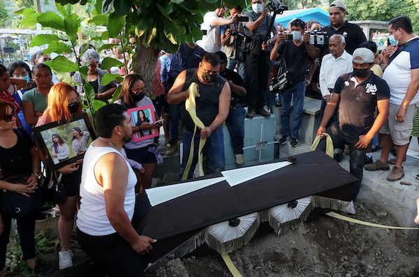 En Oaxaca sepultan a Abigail Hay Urrutia Megalópolis